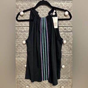 NWT KNOX ROSE Embroidered Top